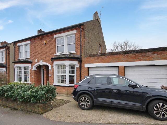 Kingsley Road, Pinner HA5 3 bed semi detached house to rent £2,700 pcm £623 pw