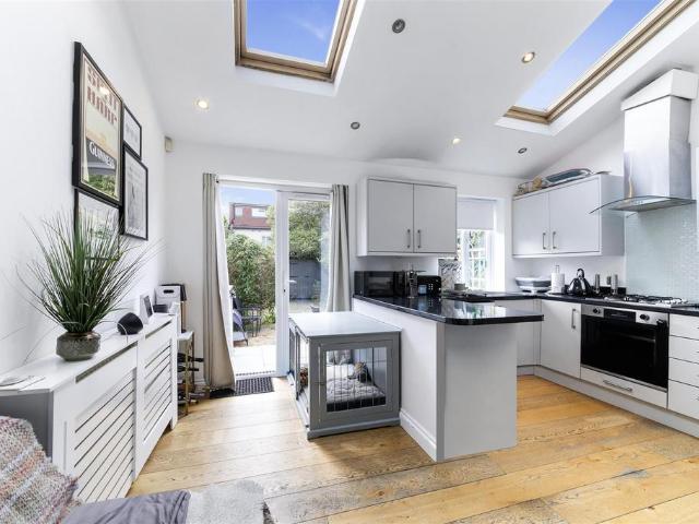 Kingsley Road, Wimbledon SW19 3 bed terraced house to rent £3,000 pcm £692 pw