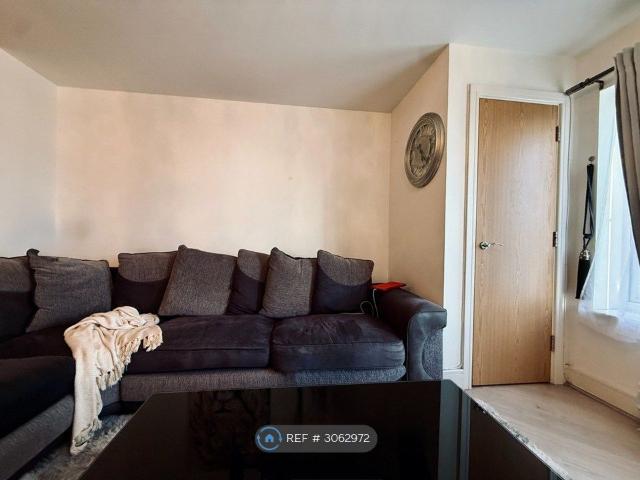 Kingsquarter, Maidenhead SL6, 2 bed flat to rent, £1,650 pcm | PrimeLocation