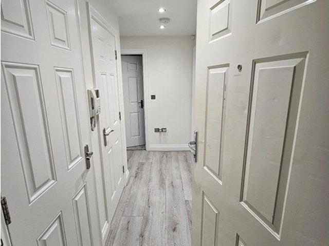 Kingsquarter, Maidenhead SL6, 2 bed flat to rent, £1,750 pcm | PrimeLocation
