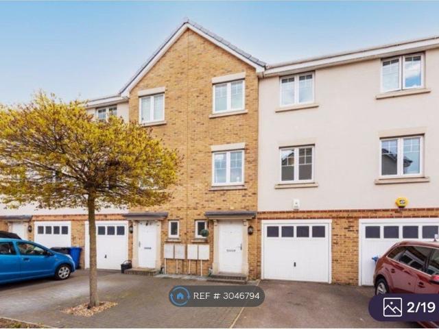 Kingsquarter, Maidenhead SL6, 5 bed terraced house to rent, £2,900 pcm | PrimeLocation