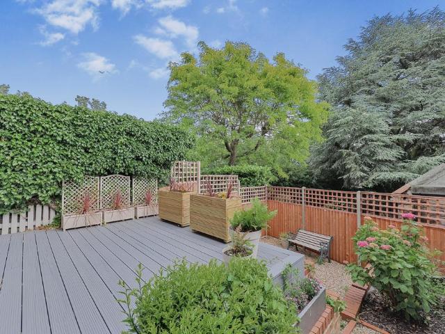 Kingsridge, London SW19 4 bed townhouse to rent £4,500 pcm £1,038 pw
