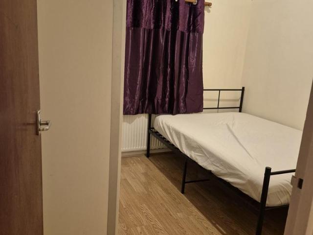 Kingston Avenue, Yiewsley UB7 1 bed in a house share to rent £650 pcm £150 pw