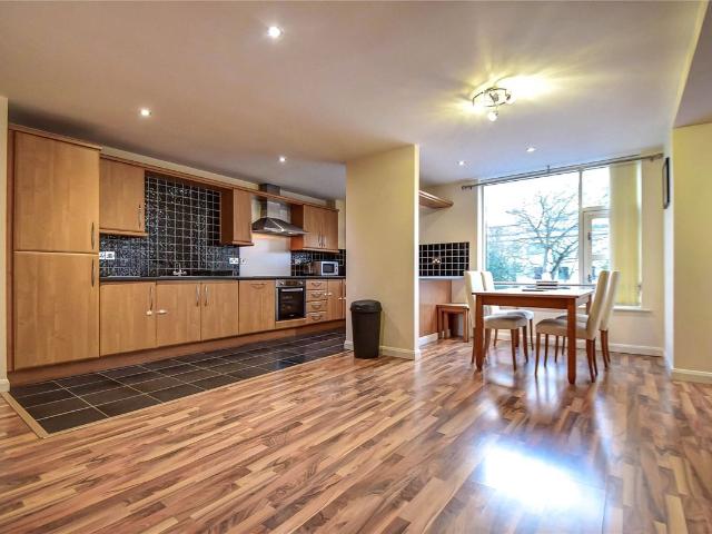 Kingston Court, Kingston Square, Hull, East Yorkshire HU2, 2 bed flat to rent, £925 pcm | PrimeLocation
