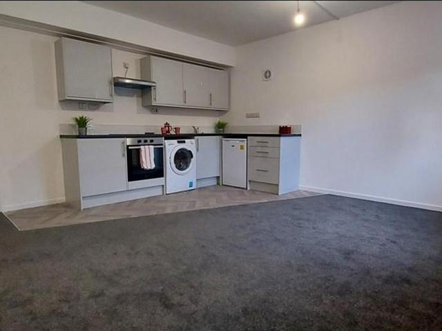Kingston Court Shopping Arcade. 1 bed flat to rent £575 pcm £133 pw