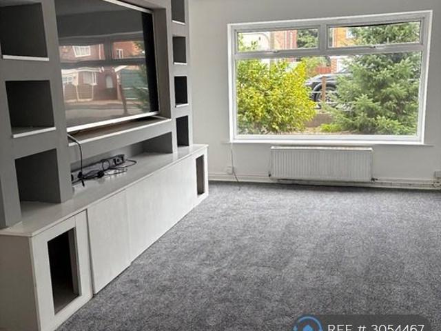 Kingston Close, Wigan, WN3 3 bed semi detached house to rent £1,100 pcm £254 pw