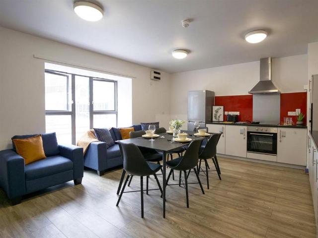 Kingston Hall Road, Kingston Upon. Studio to rent £1,235 pcm £285 pw