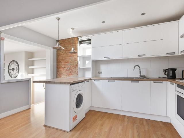 Kingston Hill KT2, 1 bed flat to rent, £1,750 pcm | PrimeLocation