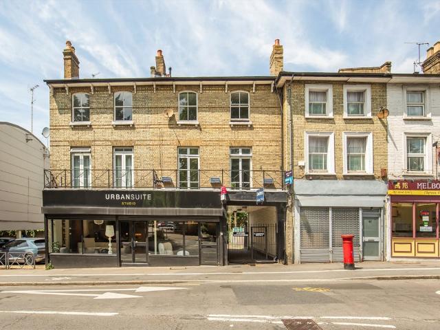 Kingston Hill, Kingston Hill KT2, 2 bed flat to rent, £1,750 pcm | PrimeLocation