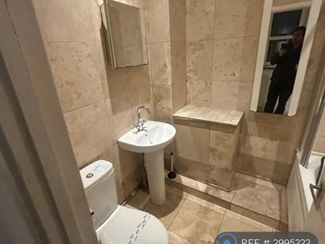 Kingston Hill, Kingston Upon Thames, KT2 1 bed flat to rent £1,550 pcm £358 pw