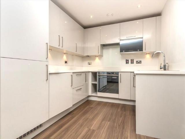 Kingston Hill, Kingston Upon Thames KT2 1 bed flat to rent £1,650 pcm £381 pw