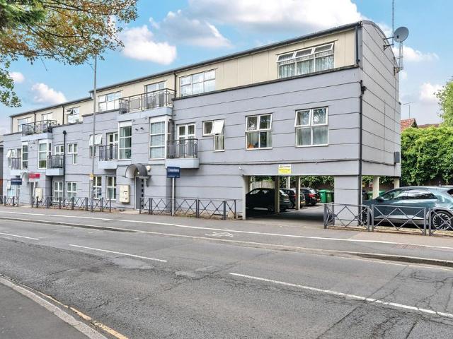 Kingston Hill, Kingston Upon Thames, KT2 2 bed apartment to rent £2,100 pcm £485 pw