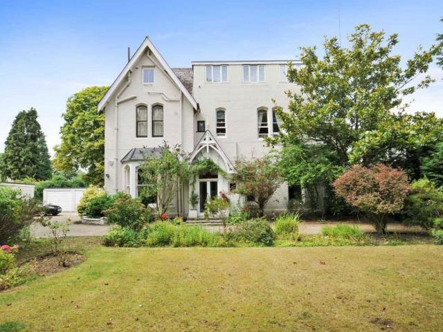 Kingston Hill, Kingston Upon Thames KT2, 3 bed flat to rent, £2,295 pcm | PrimeLocation