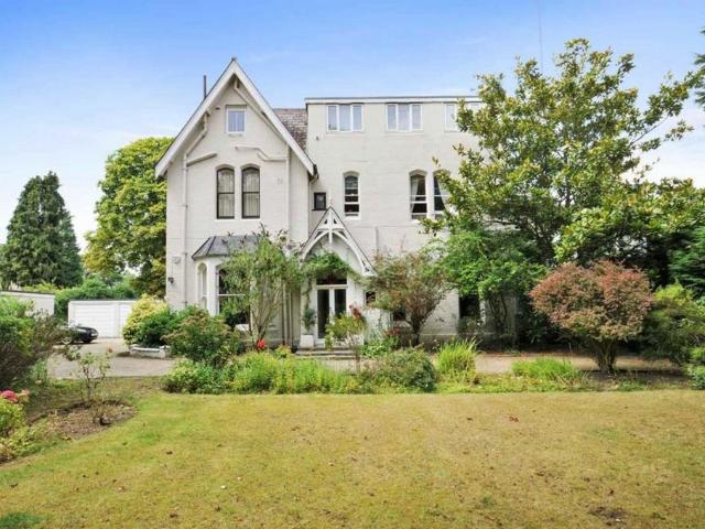 Kingston Hill, Kingston Upon Thames KT2 3 bed flat to rent £2,450 pcm £565 pw