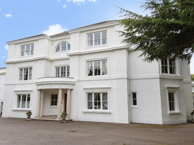 Kingston Hill Place, Kingston Upon Thames, Surrey KT2, 1 bed flat to rent, £2,000 pcm | PrimeLocation