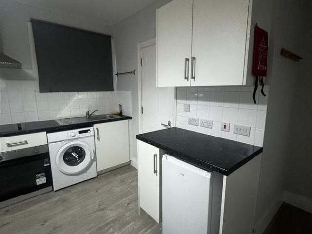Kingston Road, New Malden KT3, 1 bed flat to rent, £1,450 pcm | PrimeLocation