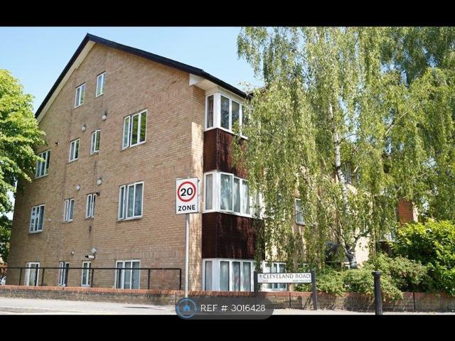 Kingston Road, New Malden KT3, 2 bed flat to rent, £1,850 pcm | PrimeLocation