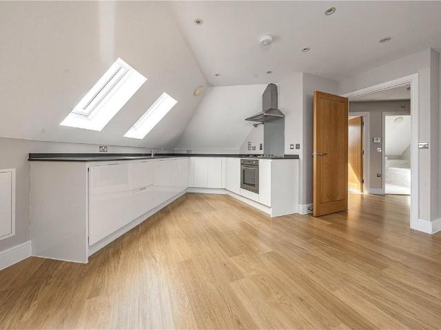 Kingston Road, New Malden KT3, 2 bed flat to rent, £1,950 pcm | PrimeLocation