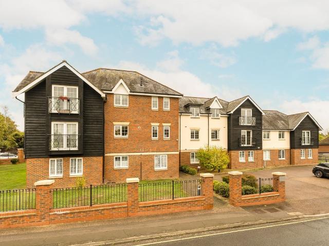 Kingston Road, Epsom KT17, 2 bed flat to rent, £1,750 pcm | PrimeLocation