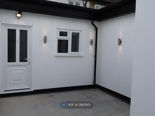 Kingston Road, Epsom KT19, 1 bed flat to rent, £1,500 pcm | PrimeLocation