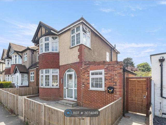Kingston Road, Epsom KT19, Studio to rent, £845 pcm | PrimeLocation