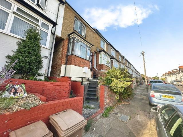 Kingston Road, Luton, Bedfordshire LU2, 3 bed semi detached house to rent, £1,550 pcm | PrimeLocation