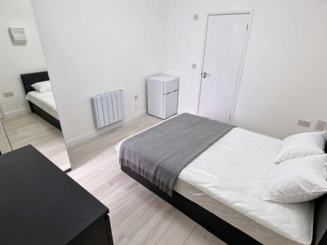 Kingston Road, Luton, Bedfordshire LU2, Studio to rent, £600 pcm | PrimeLocation