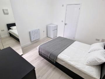 Kingston Road, Luton, Bedfordshire LU2, Studio to rent, £600 pcm | PrimeLocation