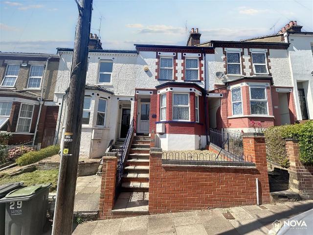 Kingston Road, Luton LU2, 3 bed property to rent, £1,350 pcm | PrimeLocation