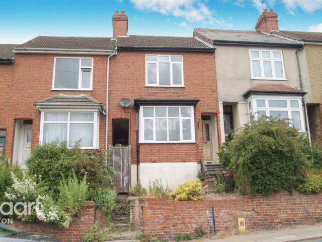 Kingston Road, Luton 3 bed terraced house to rent £1,550 pcm £358 pw