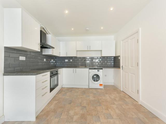 Kingston Road, London SW20, 1 bed flat to rent, £1,800 pcm | PrimeLocation
