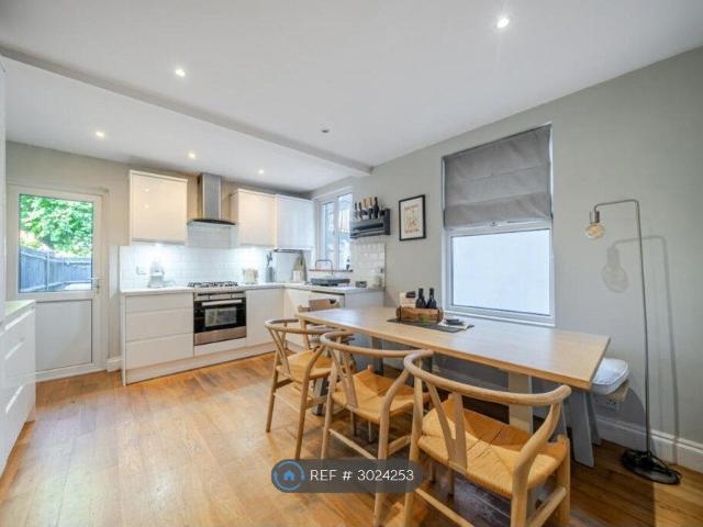Kingston Road, London SW20, 2 bed flat to rent, £2,250 pcm | PrimeLocation