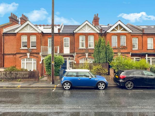 Kingston Road, London SW20 3 bed maisonette to rent £2,150 pcm £496 pw