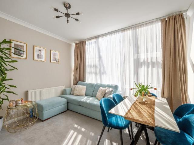 Kingston Road, Raynes Park, London SW20, 1 bed flat to rent, £1,650 pcm | PrimeLocation