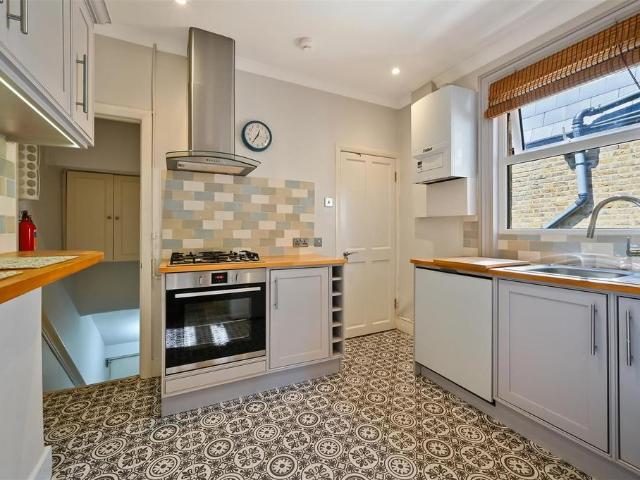 Kingston Road, Raynes Park SW20 1 bed flat to rent £1,750 pcm £404 pw