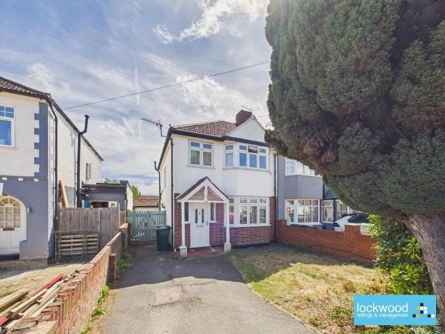 Kingston Road, Staines 3 bed semi detached house to rent £2,350 pcm £542 pw