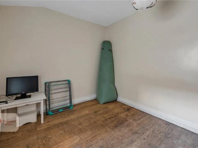 Kingston Road, Southville