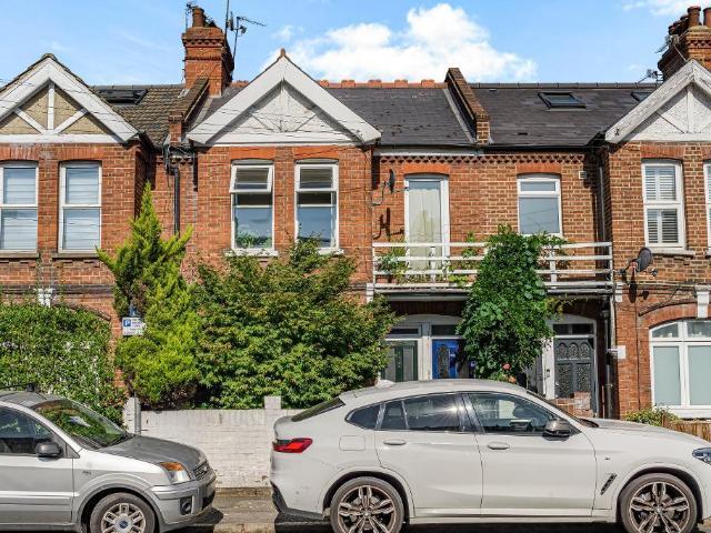 Kingston Road, Wimbledon Chase. 2 bed maisonette to rent £2,100 pcm £485 pw