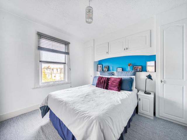 Kingston Road, Wimbledon, London, SW19 1 bed flat to rent £1,700 pcm £392 pw