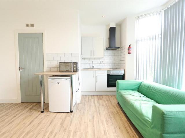 Kingsway, Coventry CV2 1 bed apartment to rent £960 pcm £222 pw