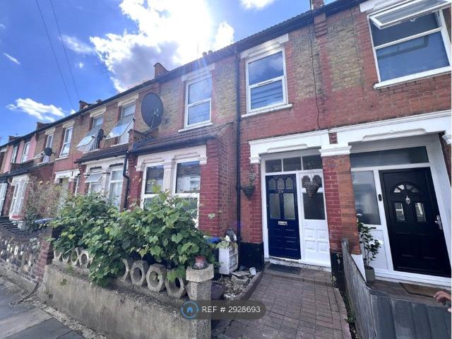 Kingsway, Enfield EN3, 3 bed terraced house to rent, £2,250 pcm | PrimeLocation