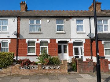Kingsway, Enfield 3 bed house to rent £2,650 pcm £612 pw