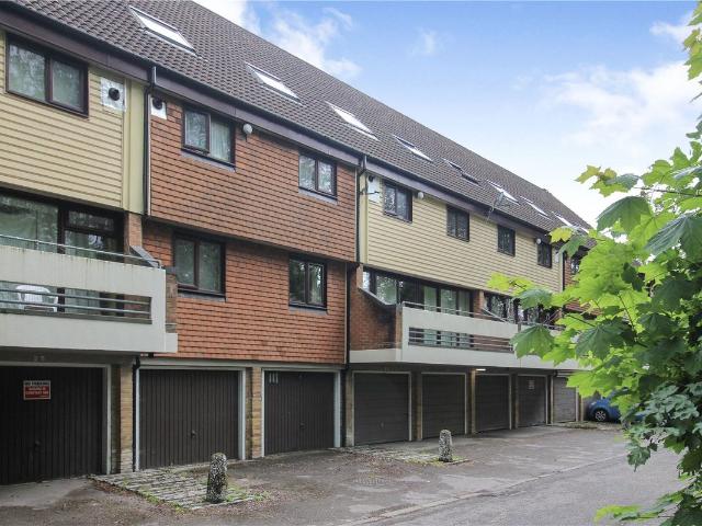 Kingsway Gardens, Andover, Hampshire SP10, 1 bed flat to rent, £1,100 pcm | PrimeLocation