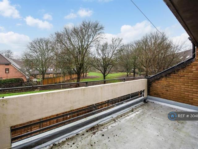 Kingsway Gardens, Andover, SP10 2 bed flat to rent £1,100 pcm £254 pw