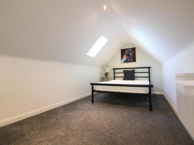 Kingsway, Hayes 1 bed in a house share to rent £1,050 pcm £242 pw
