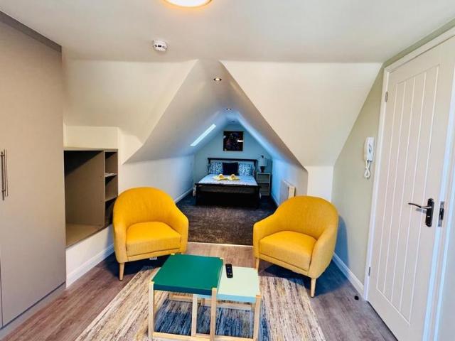 Kingsway, Hayes 1 bed in a house share to rent £1,100 pcm £254 pw