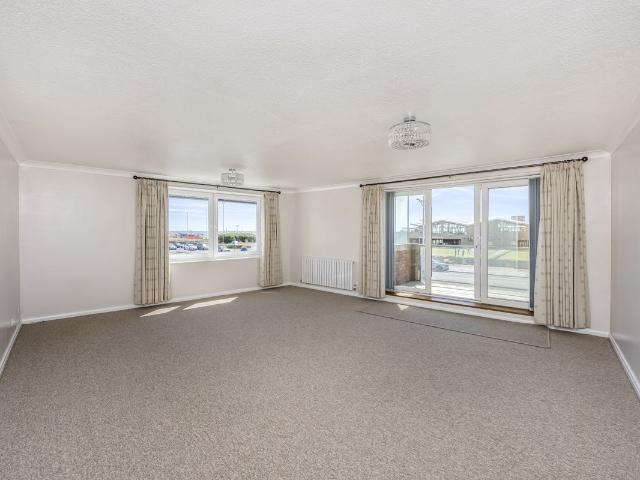 Kingsway, Hove, East Sussex BN3, 3 bed flat to rent, £2,350 pcm | PrimeLocation