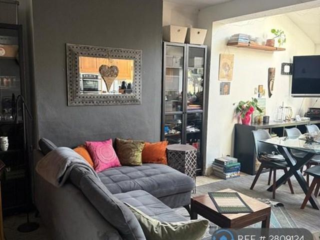 Kingsway, London, KT3 1 bed in a house share to rent £740 pcm £171 pw