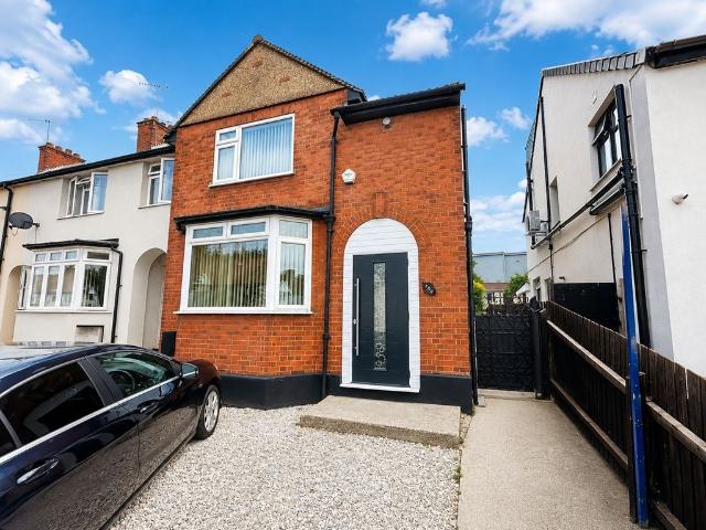 Kingsway, Luton LU1, 3 bed semi detached house to rent, £1,650 pcm | PrimeLocation