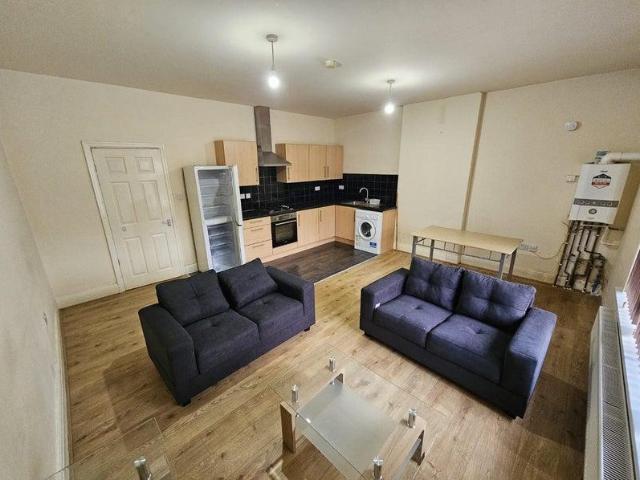 Kingsway, Manchester, M19 2ND, United Kingdom | 2 bed apartment for rent #136165714 | Rentberry